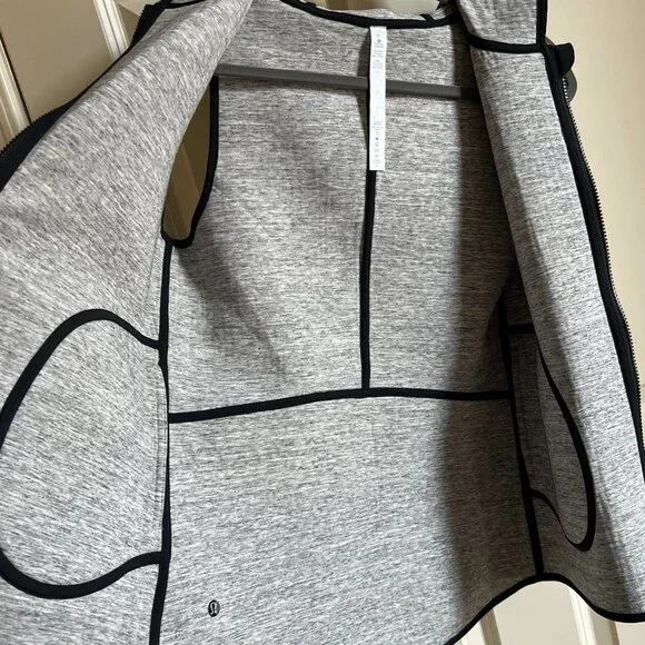 LULULEMON | Insculpt Reversible Hooded Vest Gray and Black Size 6 - Picture 4 of 7